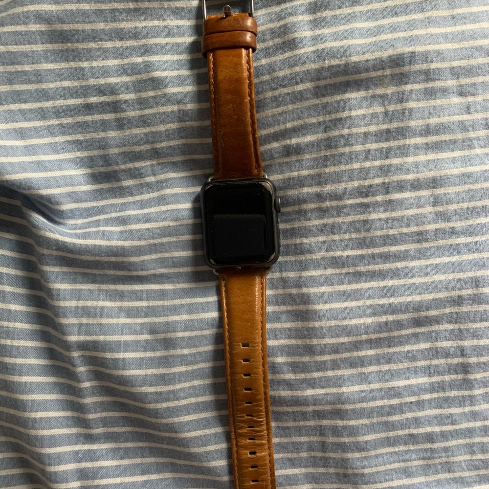 Apple Watch Series 1, 2 chargers included